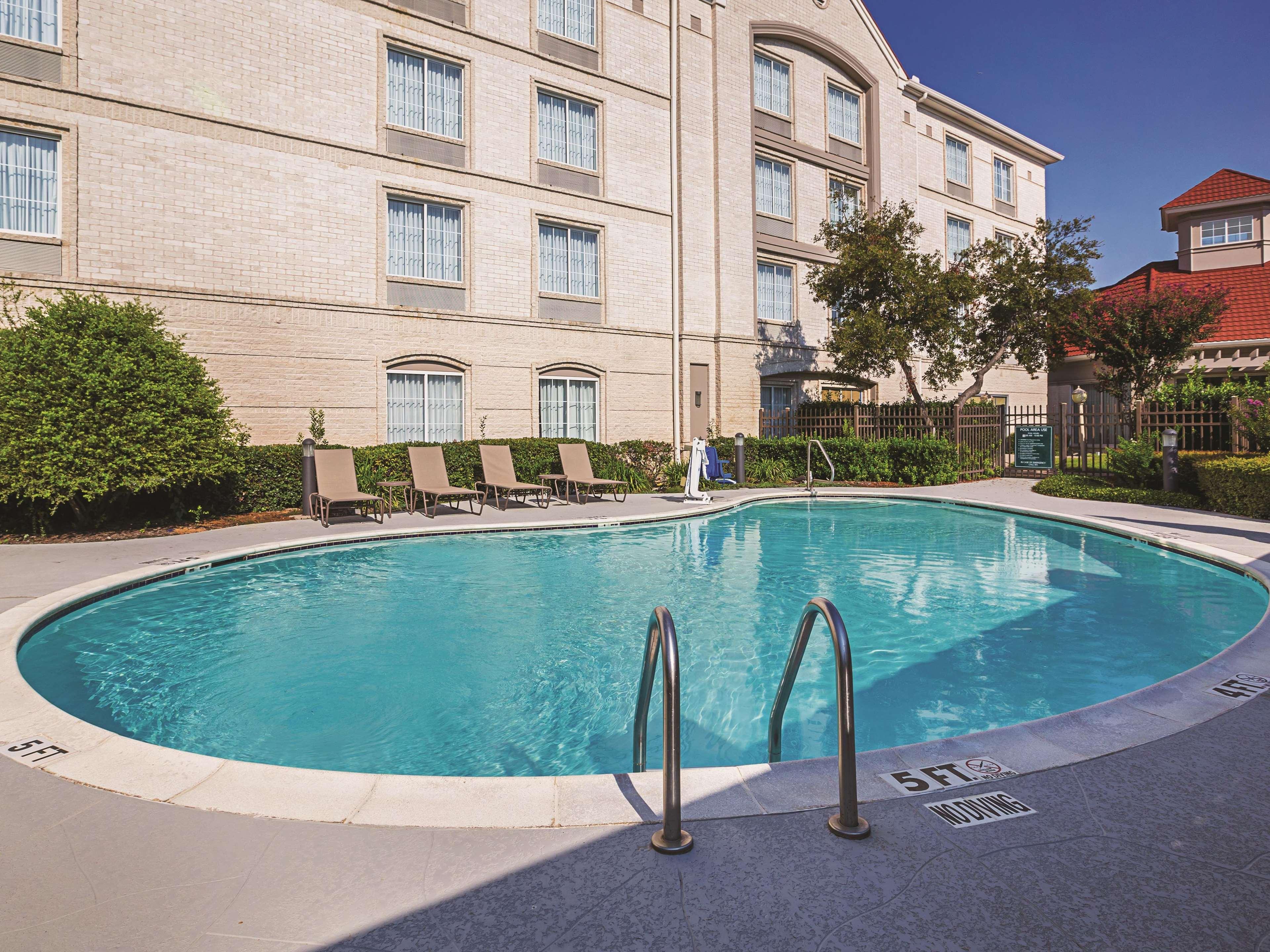 La Quinta By Wyndham Dallas Plano West Hotel Exterior photo